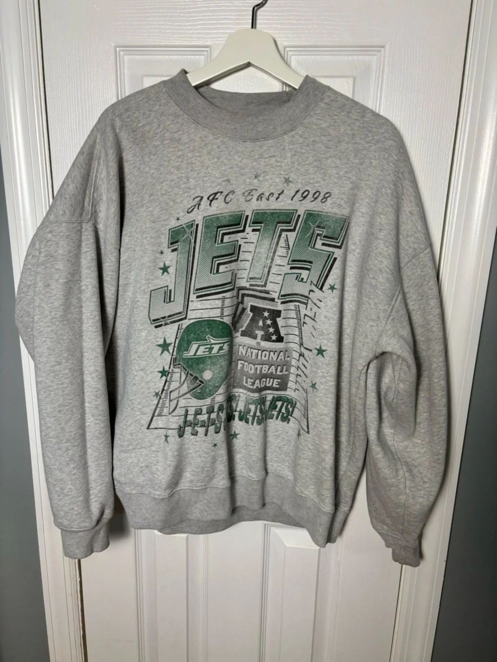 Abercrombie & Fitch Gray Crewneck Sweatshirt with Green Jets Graphic - Picture 1 of 3